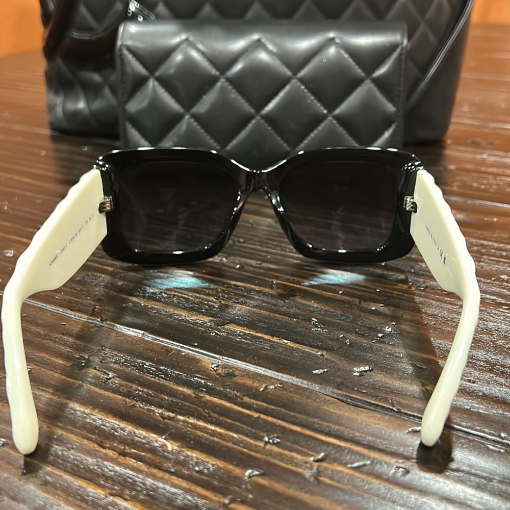 SOLD! CHANEL 2023 STUNNING SHADES. BEAUTIFUL!!!! Enjoyed maybe 3 times. - Picture 13 of 17